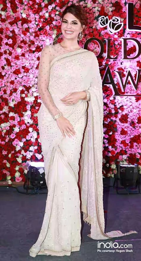 Bollywood actress jacqline Fernandez at lux golden rose awards 2017 red carpet Jacqline Fernandez, Lucknowi Saree, Classy Sarees, Pink Villa, Wedding Christian, Blouses Pattern, Desi Clothing, Sarees For Girls, Indian Women Fashion