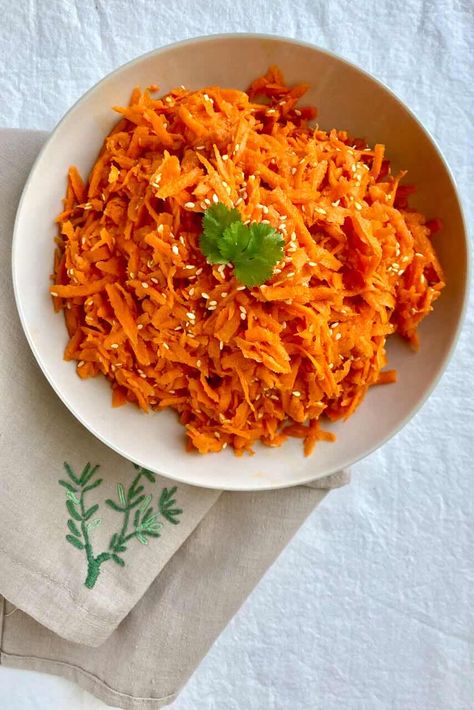 In just 5 minutes, you can whip up this simple and tasty Korean carrot salad, adding vibrant flavors and color to your meal. Korean Carrot Salad, Korean Carrot, Mexican Quinoa Salad, Salad Simple, Diy Dinner, Beef Bowls, Bulgogi Beef, Nourishing Foods, Carrot Salad