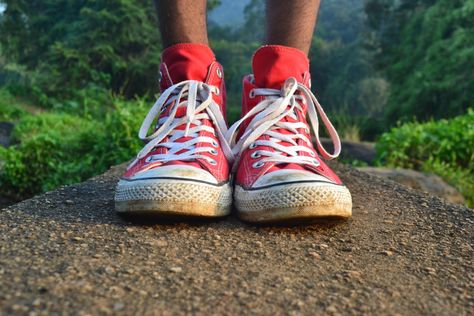 Into the wild with converse #lifestyle #fashion #converse #shoe #photography #creative Converse Reference, Converse Photography, Shoe Photography, Converse Logo, Shoes Photography, Photography Creative, Shoes Photo, Logo Reveal, Photography Classes