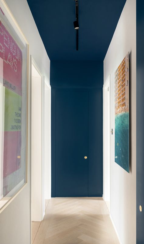 Lim + Lu Corridor Color Ideas, Colorful Foyer, Hong Kong Interior Design, Interior Design Hong Kong, Hong Kong Apartment, Hong Kong Architecture, Bright Hallway, Blue Hallway, Flat Furniture