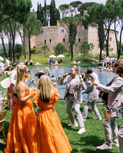 This pre-wedding pool party at @reschio always makes me smile. What a beautiful afternoon it was. From @toddspartypeople Plannned and Designed by @toddevents and team @crystalnmoriarty @iamasterg @smridling @kenzie.spoo 🎶 @alrmusic @alexleroux1 📸 @erickelley 🏨 @reschio @castellodireschio #italianwedding #italy #reschio #umbria #poolside #musicians #roamingbands #roamingmusicians #italian #destinationwedding Reschio Umbria, Italy Party, Wedding Pool Party, Italian Wedding, Umbria, Pool Party, Pre Wedding, Make Me Smile, Destination Wedding