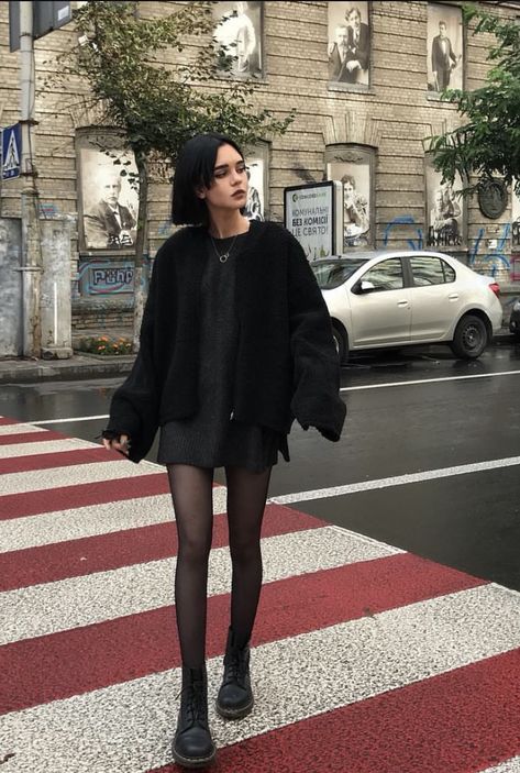 Preppy Grunge, All Black Outfit, Goth Outfits, 여자 패션, Inspiration Mode, Looks Style, Winter Fashion Outfits, Grunge Outfits, Black Outfit