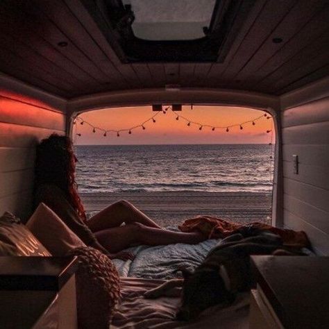 Nomad Aesthetic, Van Life Aesthetic, Vans Aesthetic, Travel Vans, Van Travel, Nomadic Lifestyle, Travel Outfit Plane, Kombi Home, Nomad Life