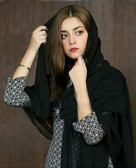 Alizeh Shah, Stylish Dpz, Girls Dp Stylish, Pakistani Actress, Beautiful Hijab, Girls Dpz, Celebrity Couples, Stylish Girl, Wall