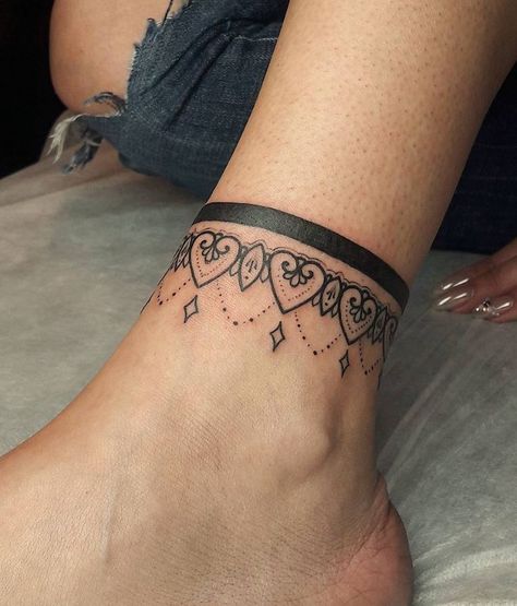 Pakistani Decor, Henna Eid, Wrist Band Tattoo, Henne Tattoo, Ankle Bracelet Tattoo, Ankle Tattoo Designs, Bracelet Tattoo, Ankle Tattoos For Women, Ankle Tattoo Small