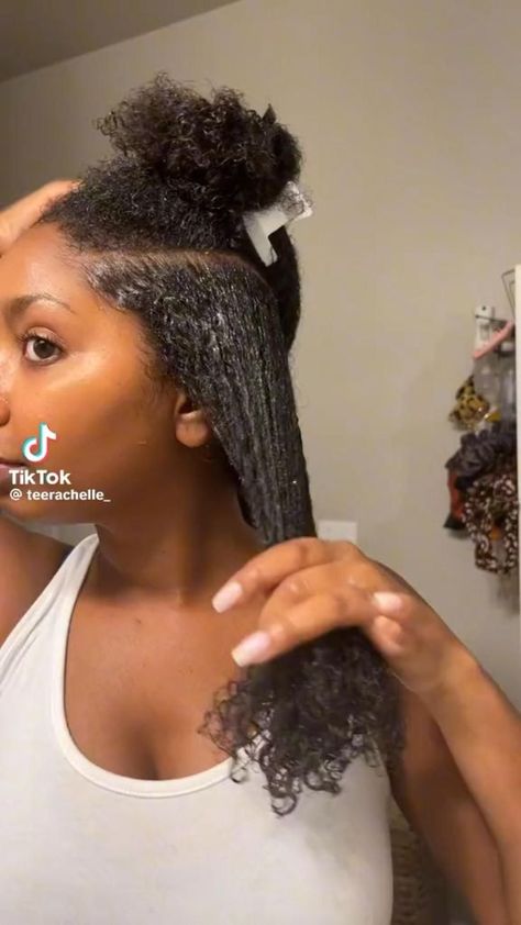 Cabello Afro Natural, Beautiful Black Hair, Protective Hairstyles For Natural Hair, Quick Natural Hair Styles, Natural Hair Tutorials, Hair Specialist, Cute Curly Hairstyles, Pelo Afro, Protective Hairstyles Braids