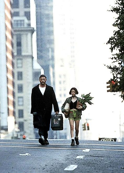 I have loved this movie ever since the first time I saw it.... #レオン #年の差 #アクション #純粋な恋愛 #マチルダ Mathilda Lando, Leon The Professional, Luc Besson, Film Trailer, Jean Reno, Ingmar Bergman, Septième Art, I Love Cinema, Idee Cosplay