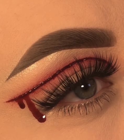 Halloween Makeup Inspo Easy, Small Halloween Makeup, Halloween Makeup Simple Easy, Halloween Makeup Easy Simple Cute, Baddie Halloween Makeup, Make Halloween Simples, Hallowen Idea, Simple Halloween Eye Makeup, Halloween Simple Makeup