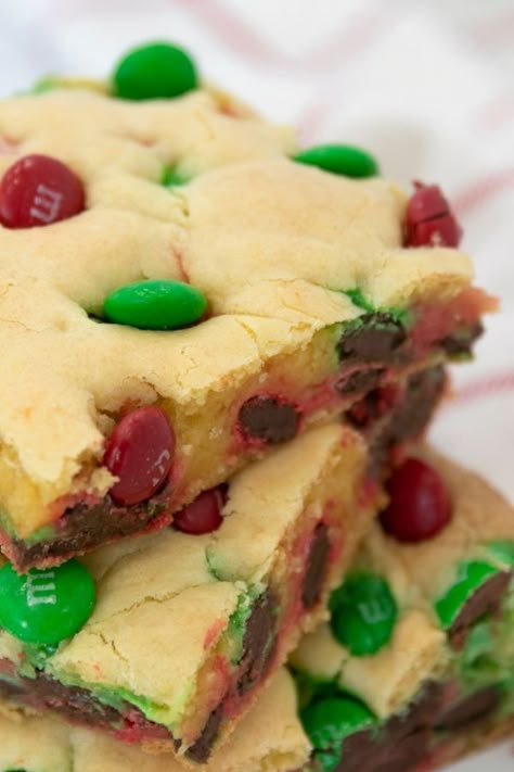 Christmas Cake Mix Cookie Bars - Passion For Savings Christmas Cake Mix Cookie Bars, Cake Mix Cookie Bars Christmas, Cake Mix Bars Recipes, Christmas Cake Mix Cookies, Yellow Cake Mix Cookies, Cake Cookie Bars, Christmas Confections, Pudding Bar, Whip Frosting