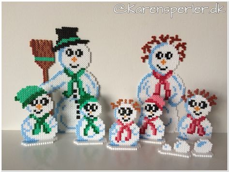 Familien Sne Snemand i hama perler Hama Beads Christmas, Christmas Perler Beads, Hama Mini, Hama Beads Design, Perler Bead Templates, Perler Crafts, Hama Beads Patterns, Diy Perler Beads, Family Christmas Ornaments