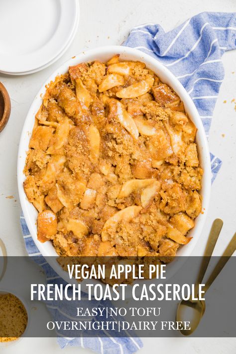 Vegan Apple Pie French Toast Casserole Stale Bread Recipes Vegan, Vegan Winter Breakfast Recipes, Wfpb Apple Recipes, Vegan Breakfast Quick, Breakfast Casserole Vegan, 5 Ingredient Bread, Vegan Christmas Breakfast, Vegan Brunch Ideas, Vegan French Toast Casserole