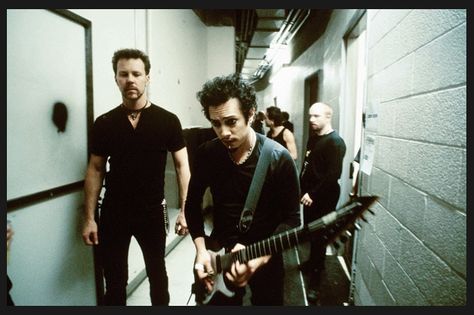 Metallica. Load era. Metallica Load Era, Kirk Hammett Load Era, Metallica Backstage, Jason Newsted, Robert Trujillo, Rock Band Posters, Rock Photography, Ride The Lightning, Band Photography