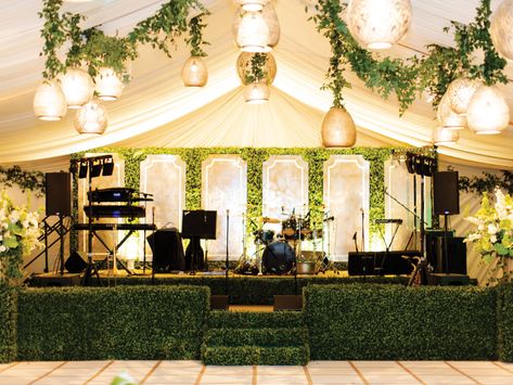 Band Stages Wedding, 2023 Gala Trends, Wedding Music Band Stage, Wedding Band Backdrop Ideas, Wedding Band Stage Decor, Band Stage Decor, Reception Ceiling Decorations, Band Stage Design, Band Stage Wedding