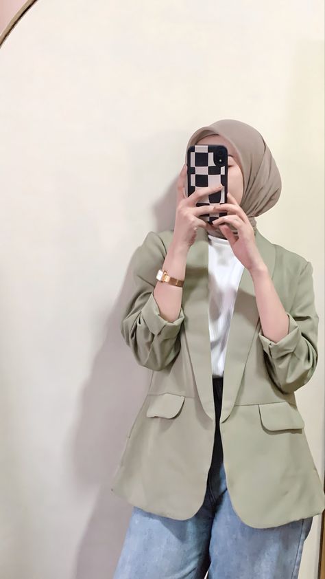 Outfit Blazer Hijab Casual, Ootd Blazer Hijab Casual, Style Blazer Hijab, Ootd Office Work Hijab, Outer Hijab Casual, Banker Outfits Women, Ootd Blazer Hijab, Blazer Outfits Hijab, Outfit Kantor