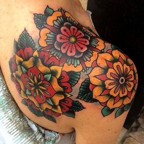 Dotwork Tattoo Mandala, Wildflowers Tattoo, Fleurs Art Nouveau, Mangas Tattoo, Flower Bouquet Tattoo, Traditional Tattoo Flowers, Rose Beautiful, Traditional Flower, Bouquet Tattoo