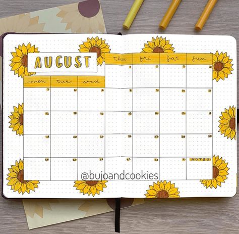 Bullet Journal Agosto, Month Themes, Bullet Journal Calendrier, Sunflower Sketches, Bullet Journal August, Bullet Journal Month, Organizator Grafic, Kalender Design, Bullet Journal Ideas Templates