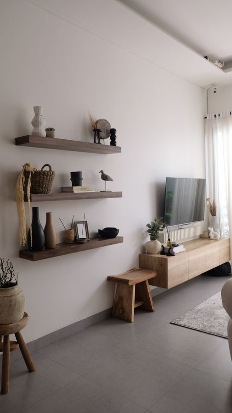 Hanging Shelf Living Room, Floating Shelves Living Room Minimalist, Minimalist Floating Shelves, Living Room Minimal, Floating Shelves Living Room, Floating Shelf Decor, Shelf Decor Living Room, Room Book, Entry Table