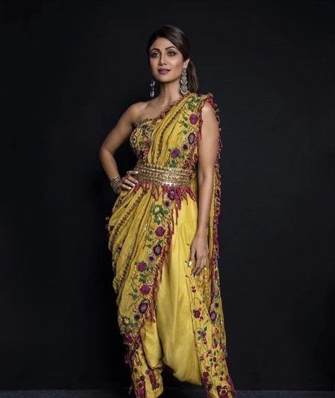 Indo Western glam. ✨  #Fashion #Trend #Trends #Fusion #Indian #IndoWestern #IndoWesternFashion #IndoWesternFusion #FusionFashion #IndianFashion #Style #IndianStyle #BridesmaidDresses #Outfit #OutfitIdeas #EngagementOutfit #OutfitInspiration #FashionInspo #FusionDress #Fashion2019 #2019 #LatestFashion #Bollywood #BollywoodStyle #Lehenga #Dress #Latestlehenga #GorgeouslyFlawed #blouse #indian #gown #sarees #surat #blouses #onlineshopping #blousedesigns #ootd #saree Indo Western Saree, Saree Inspiration, Latest Saree Trends, Indian Gown, Lehenga Dress, Dhoti Saree, Western Glam, Blouse Indian, Shilpa Shetty