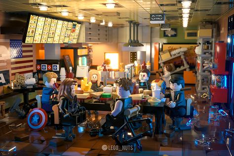 When we all learned to sit thought the credits Avengers Shawarma, Classic Avengers, Lego Wallpaper, Lego Boards, Amazing Lego Creations, Lego Photo, Lego Creative, Lego Pictures, Alien Invasion