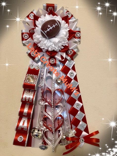 Red Black And White Mum Ideas, Homecoming Heart Chain, Homecoming Mum Heart Chain, Heart Shaped Homecoming Mums, Homecoming Garter Ideas, Homecoming Jeans, Mum Making, Hot Pink Homecoming, Shadow Box Graduation