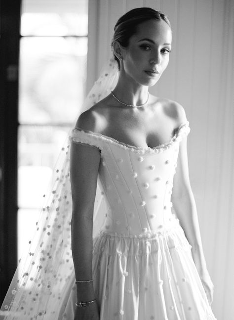 Chanel Wedding Dress, Chanel Wedding, Chanel Rose, Couture Wedding Dress, Bridal Makeup Wedding, Claudia Schiffer, A Wedding Dress, Wedding Dress Couture, Couture Wedding