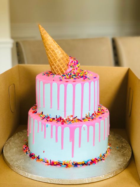 Ice Cream Birthday Party Theme, Tiered Cakes Birthday, Big Wedding Cakes, Minnie Cake, Buttercream Cake Decorating, Beautiful Cake Designs, Simple Decoration, Creative Cake Decorating, Cartoon Cake