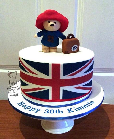 Via copy cat cakes British Flag Cake, England Cake Theme, London Themed Cake, London Birthday Cake, London Cake Ideas, Cake Aeroplane, Mr Bean Cake, British Cakes, English Party