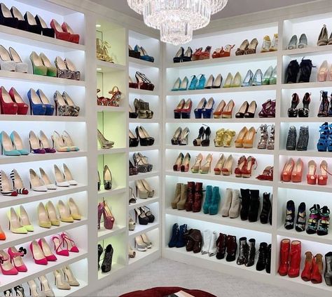 Ashlynn Ella, Shoe Store Design, Dressing Room Closet, Retail Store Interior Design, Shoe Room, Dream Closet Design, Walk In Closet Design, Beauty Boost, Luxury Closets Design