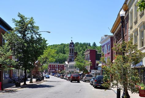 8 Most Affordable Towns to Retire in The Adirondack Mountains Adirondack Park, Saranac Lake, Lake Champlain, Adirondack Mountains, Lake Placid, Beaux Villages, Lake George, Nova York, Vacation Spots