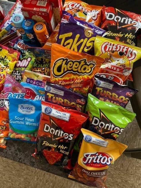 Sleepover Snacks, Funny Optical Illusions, Snack Cart, Snack Organizer, Sleepover Food, Junk Food Snacks, Food Babe, Perfectly Timed Photos, Food Therapy