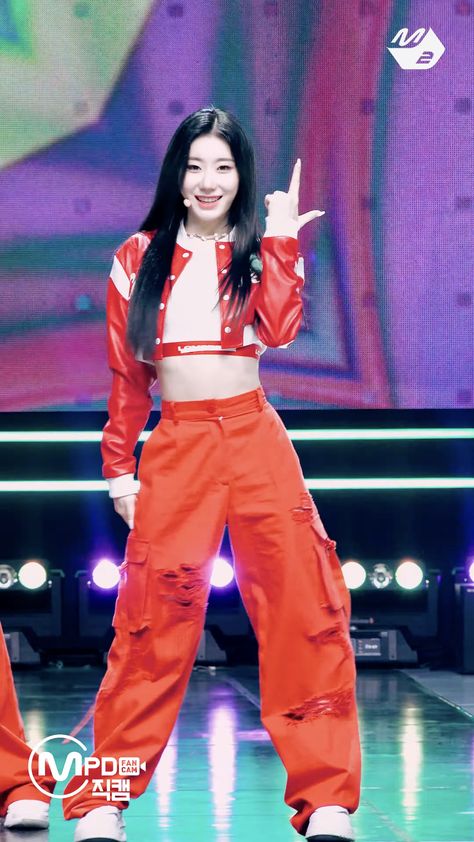 Chaeryeong Red Outfit, Itzy Cake Outfit, Chaeryeong Stage Outfit, Itzy Chaeryeong Outfit, Chaeryeong Outfit, Host Outfit, Itzy Outfits, Itzy Concert, Chaeryoung Itzy