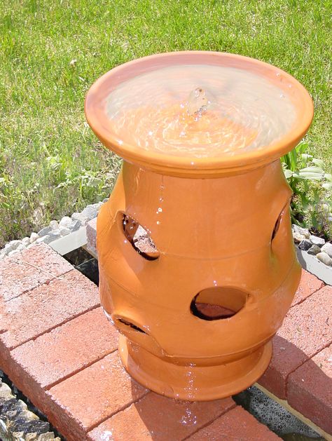 How to Make a Strawberry Pot Garden Water Fountain Strawberry Pot, Strawberry Pots, Diy Water Fountain, Strawberry Planters, Garden Water Fountains, Diy Garden Fountains, Indoor Water Fountains, Diy Fountain, Pot Garden