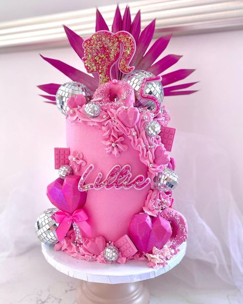 Disco Barbie Cake, Pink Barbie Cake Designs, 3 Tier Barbie Birthday Cake, Barbie Birthday Cake One Tier, Barbie Cake One Tier, Spa Birthday Cake, Diy Cake Topper Printable, 18th Birthday Cake Barbie Doll, Mehndi Cake