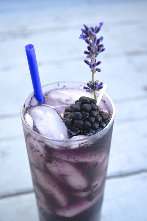 Lavender Drink, Blackberry Cocktail, Blackberry Lavender, Lavender Cocktail, Day Cocktails, Kitchen Witch Recipes, Positive Person, Cozy Rainy Day, Iced Drinks Recipes