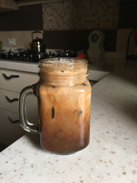 Mason Jar Coffee Aesthetic, Coffee In Mason Jar, Mason Har, Mason Jar Coffee, Morning Iced Coffee, Coffee Aesthetic, Mason Jar Mug, Coffee Bar, Iced Coffee