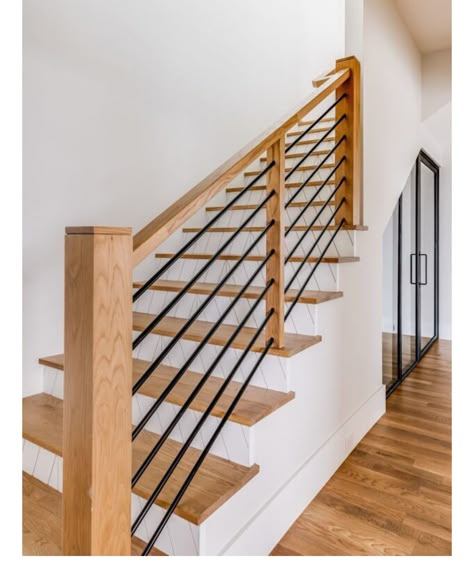 Wooden Staircase Railing, U Shaped Staircase, Staircase Pictures, Diy Stair Railing, Interior Stair Railing, Entryway Stairs, Stair Rails, Modern Stair Railing, Staircase Railing Design