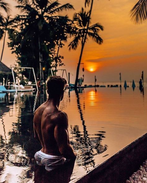 ~Every sunset is an opportunity to reset~ #vacation #wanderlust #travelbloggers #luxuryhotels #luxuryholiday #travelismypassion #visitmaldives #Sunnysideoflife #exploring #travellifestyle #lovetotravel #tropicalisland #lovetheocean #foreversummer #tropicalisland #maldives #funinthesun 📷 @thesunsiyamirufushi Man On Beach Aesthetic, Beach Pictures Poses Man, Male Beach Aesthetic, Pool Photoshoot Ideas Men, Beach Poses Men Picture Ideas, Instagram Picture Ideas Men Aesthetic, Beach Vacation Pictures, Sunset Beach Pictures, Beach Photo Inspiration