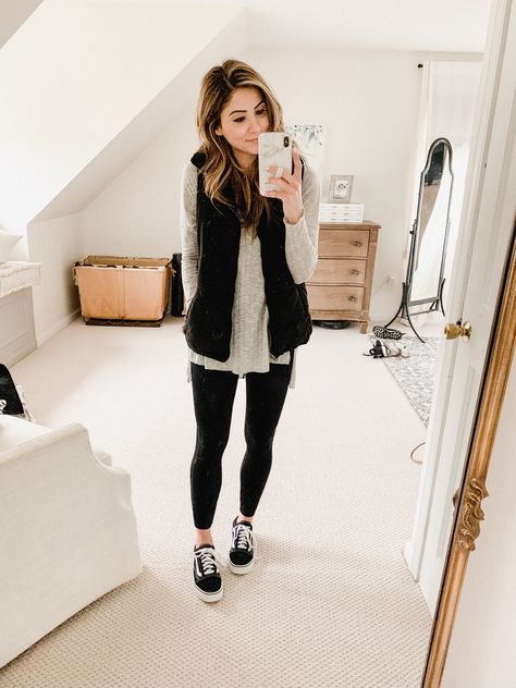 Connecticut life and style blogger Lauren McBride shares 12 Ways to Style Jogger Leggings featuring a variety of outfit inspiration ideas. Varsity Fashion, Outfits Mit Leggings, Jogger Leggings, Shop Outfits, Legging Outfit, Lauren Mcbride, Leggings Outfits, Blogger Outfits, Leggings Outfit