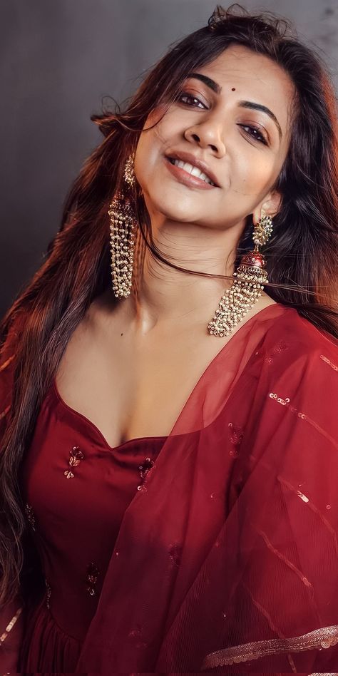 Madona Sabastian, Madonna Sebastian, Traditional Attires, Neha Sharma, Beauty Smile, Beautiful Photoshoot, Beautiful Dresses For Women, Beauty Images, Drop Dead