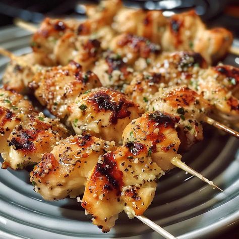 Garlic Parmesan Chicken Skewers Recipe - Skewers Recipes, Garlic Parmesan Chicken Skewers, Parmesan Chicken Skewers, Icebox Cake Recipes, Chicken Skewer Recipe, Party Spread, Cookie Recipes Homemade, Skewer Recipes, Garlic Parmesan Chicken