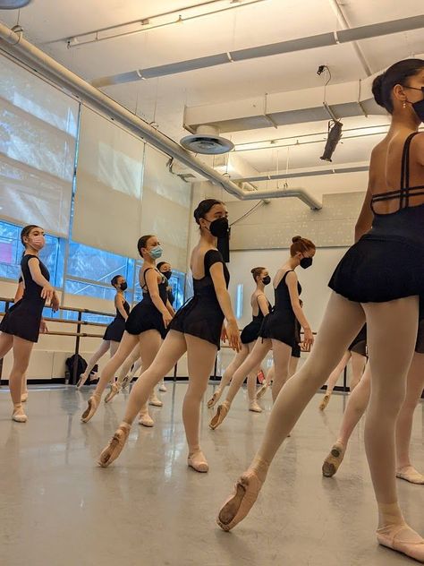 Ballet Beginner, Ballet Core Aesthetic, Ballerina Aesthetic, Adult Ballet Class, Beginner Ballet, Aesthetic Ballet, Ballet Outfit, Dancer Lifestyle, Ballet Pictures