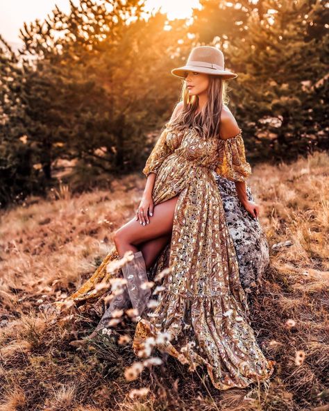 Gold Sequin Maternity Dress, Boho Dress Maternity Shoot, Maternity Dress With Train, White Boho Maternity Dress, Western Baby Shower Dress, Boho Baby Shower Dress For Mom, Emerald Green Maternity Dress Photoshoot, Western Baby Shower Outfit For Mom, Maternity Cowgirl Outfits