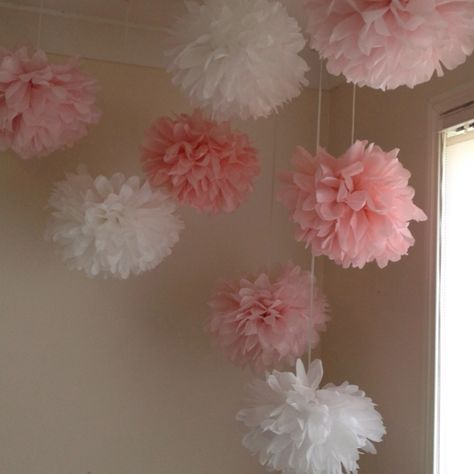 After making these Pom Poms for my baby shower decorations. My daughter wanted them in her room :) such a cheap and easy way to decorate a girls room. Diy Pom Poms, Ideas Baby Shower, Hair Line, Best Baby Shower Gifts, Shower Cupcakes, Fiesta Baby Shower, Shower Bebe, Baby Shower Guest, Baby Shower Banner