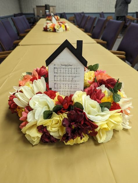 JW Pioneer lunch centerpiece Jw Pioneer Dinner Decorations, Pioneer Themed Party, Jw Party Ideas, Pioneer Party Ideas Jw, Pioneer Dinner Ideas Jw, Elder Gift Idea, Congregation Gifts, Pioneer Meeting, Pioneer Foods