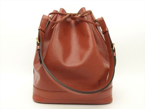 Louis Vuitton Totes, Old Money Style, Chic Handbags, Women's Bags, Old Money, Handbags On Sale, Elegant Fashion, Minimalist Fashion, Bucket Bag