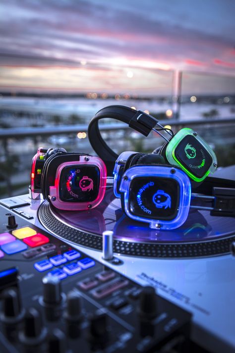 Silent Disco Events with Headphones | Quiet Events Rooftop Cinema, Music Land, Disco Aesthetic, Silent Disco, Essence Festival, Birthday Club, Elegant Christmas Trees, Photoshop Tutorial Design, Fitness Classes