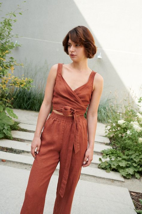 Linen Wrap Top, Kleidung Diy, Top Crop, Wrap Blouse, Linen Top, Lithuania, Linen Clothes, Wrap Top, Sewing Clothes