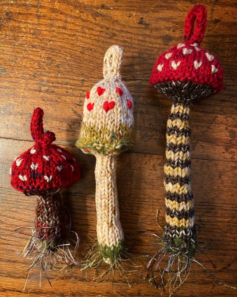 Working the needles - knitted mushroom ornaments by Lucinda Storms Knitted Mushroom, Knit Mushroom, Mushroom Ornaments, Mushroom Crafts, Crochet Mushroom, Christmas Crafts Decorations, Knitted Toys, Christmas Projects, Mimosa