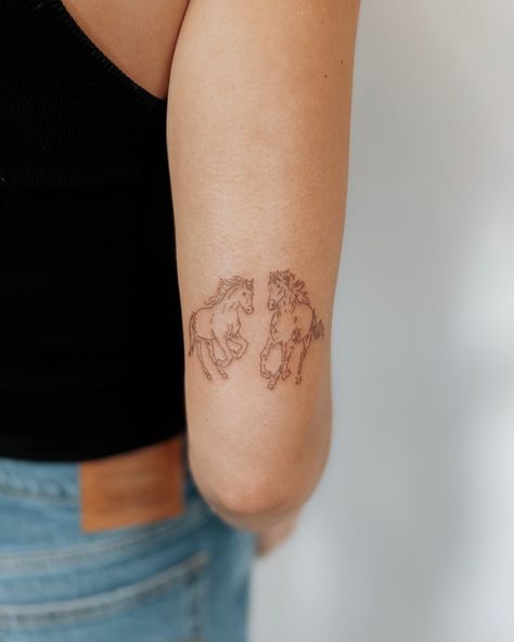 Horse Tattoo On Thigh, Subtle Texas Tattoos, Cowgirl Fine Line Tattoo, Fine Line Cowgirl Tattoo, Horse Tattoo Aesthetic, Cool Horse Tattoos, Aesthetic Horse Tattoo, Horses Tattoo Ideas, Little Horse Tattoo