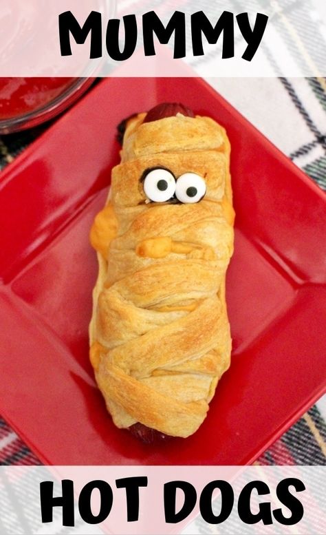 Mummy Hot Dogs Recipe, Halloween Mummy Hot Dogs, Fun Halloween Party Food, Recipes Using Crescent Rolls, Mummy Hot Dogs, Fun Halloween Food, Easy Halloween Food, Halloween Treats Easy, Halloween Appetizers